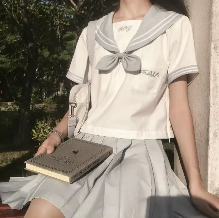 陪她一会儿海报